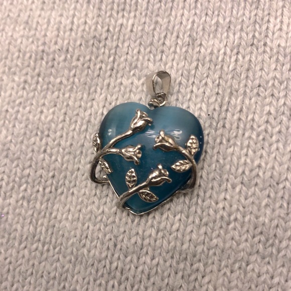 Turquoise heart shaped pendant in stainless steel frame - Picture 1 of 3